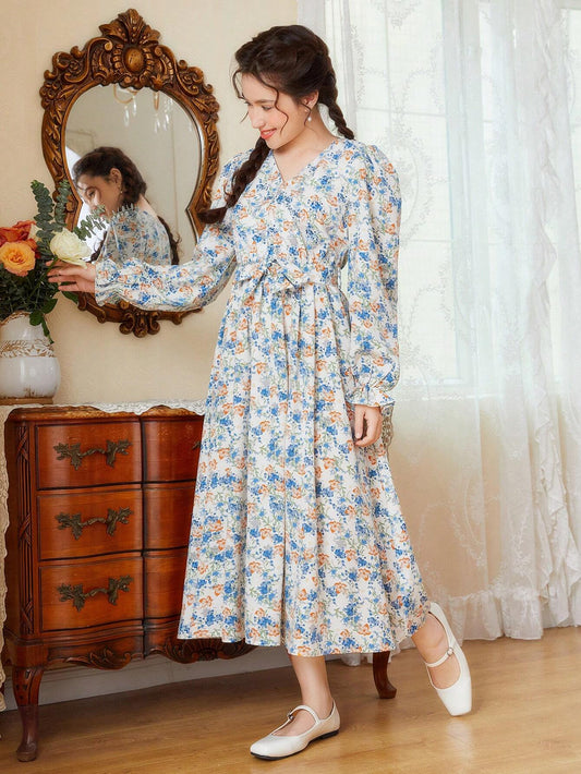 Floral print dress with flounce sleeves and a belt for a teenage girl