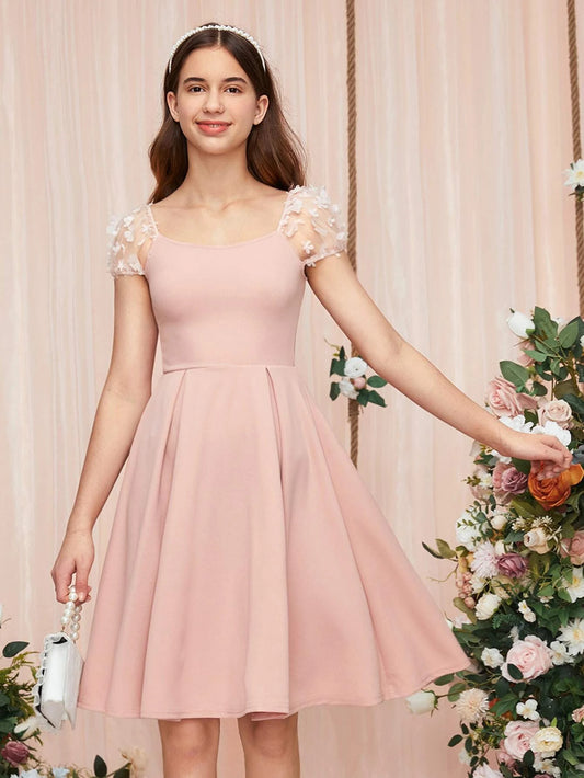 Elegant dress for teenage girls with solid color tulle patchwork and embroidery detailing.