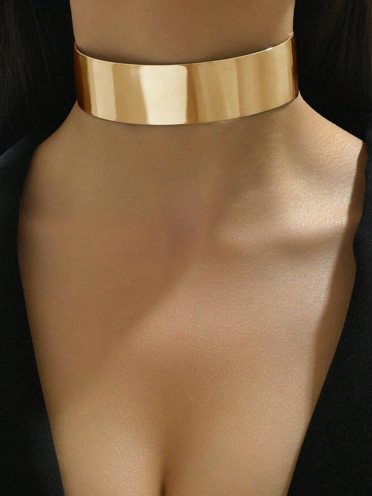 One-piece Stylish Glossy Choker Necklace with a Simple and Sexy Design.