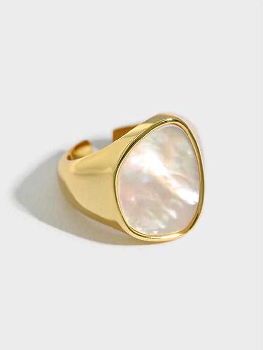 White Mother-of-Pearl Shell Index Finger Ring, Influenced by Ins Fashion Style, a Stylish and Elegant Ring for Women.