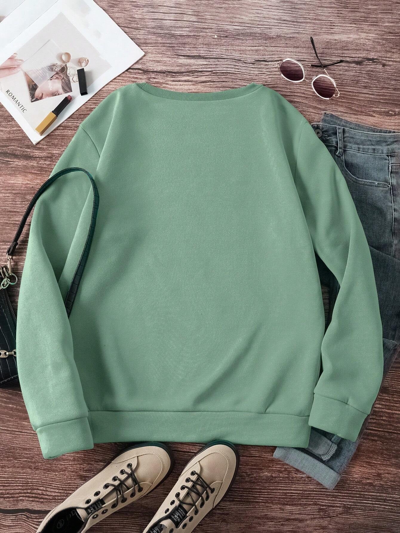 Clover Graphic Round Neck Long Sleeve Sweatshirt, Suitable for Leisure and St. Patrick's Day.