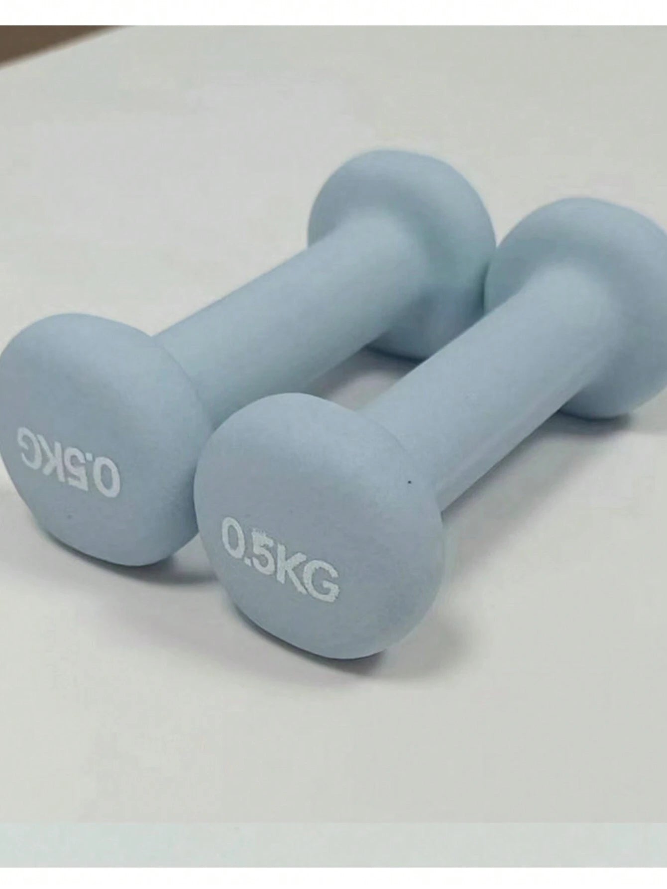 Single Frosted Plastic Dumbbell for Yoga Fitness, suitable for both Men and Women. Solid Cast Iron Dumbbell for Home Exercise. Packaging may vary.
