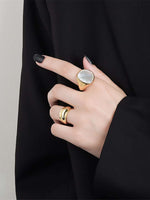 White Mother-of-Pearl Shell Index Finger Ring, Influenced by Ins Fashion Style, a Stylish and Elegant Ring for Women.