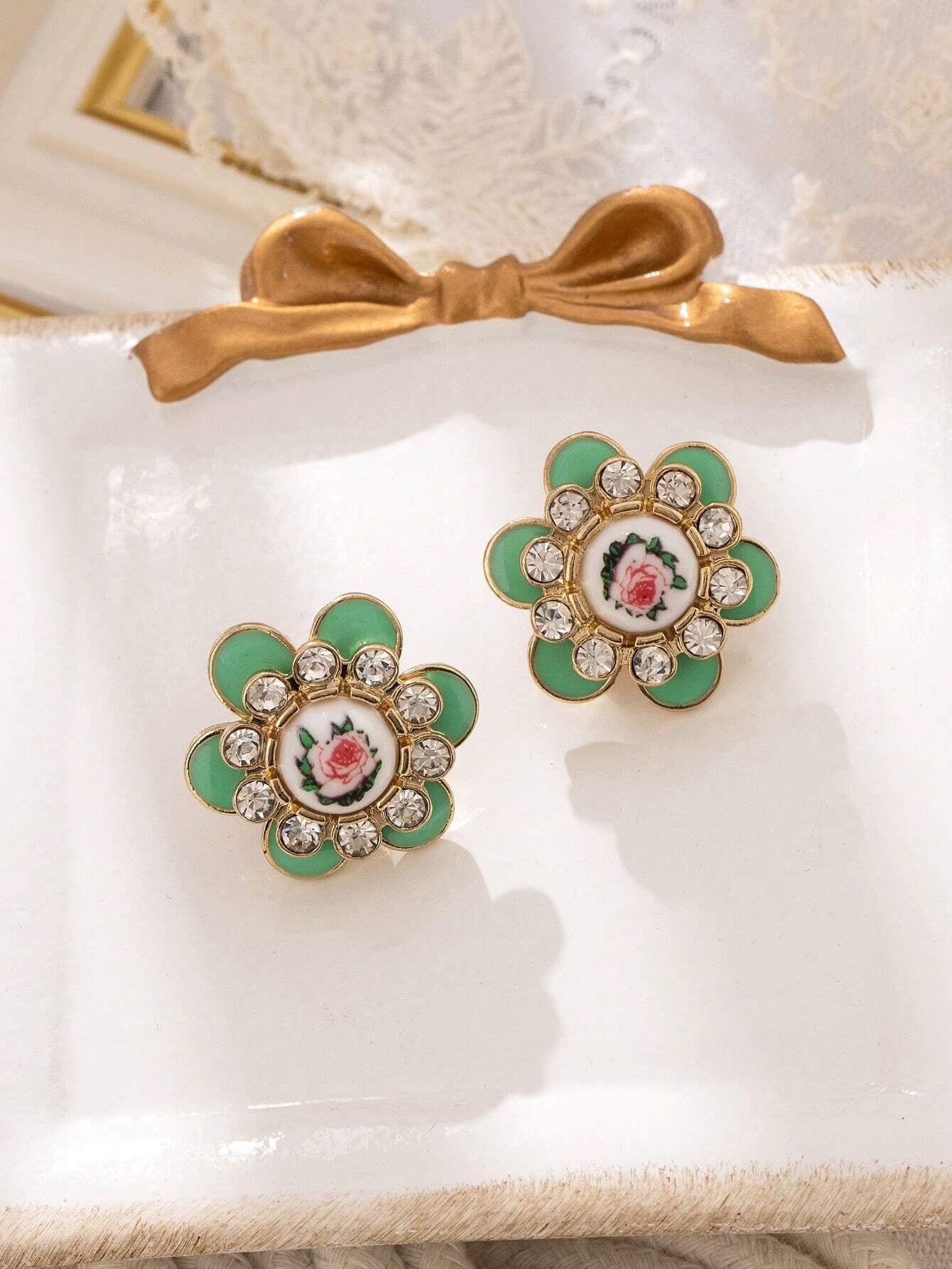 Pair of Hand-Painted European Style Antique Enamel Flower Clip-On Earrings, Suitable for Daily Wear and Festival Events.