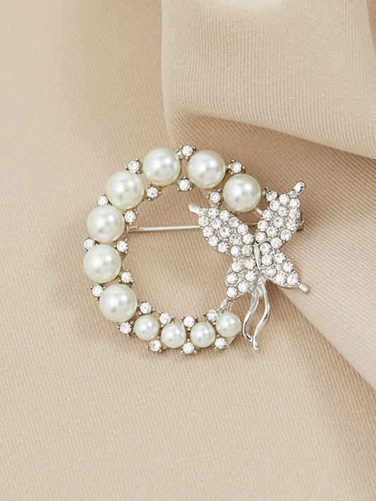 Single Fashionable Brooch with Faux Pearl and Rhinestone Accents for Women, Baroque Trendy Butterfly Design, Ideal for Clothes Accessories and Wedding Gifts