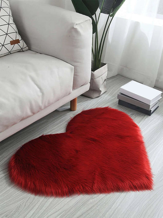 Heart-Shaped Plush Area Rug: Perfect for Living Room and Bedroom Decor