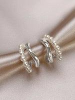 C-shaped pearls earrings